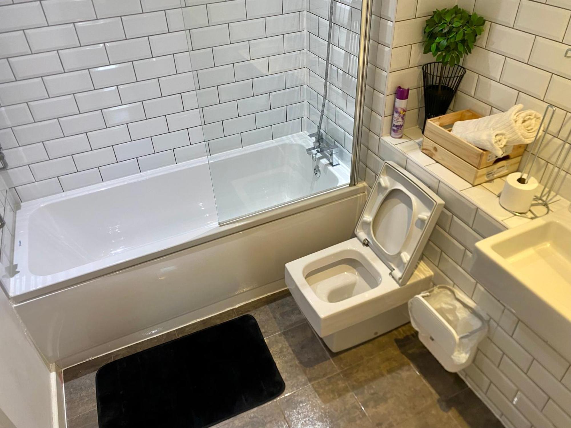 Luxury Urban Tranquility At B1 Apartment Birmingham Bagian luar foto
